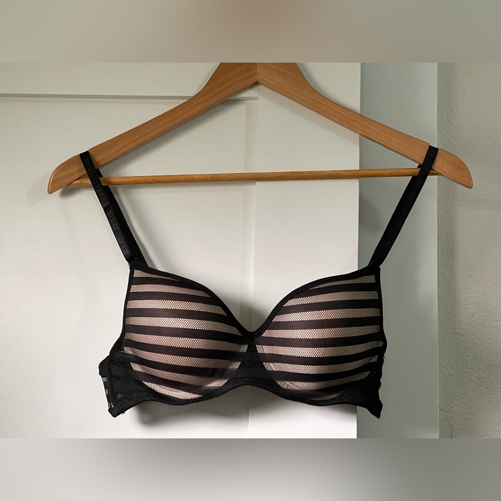 Beautiful nude & black IZOD bra - 34B